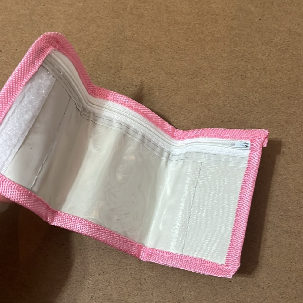 Hello Kitty Wallet - Picture 4 of 4